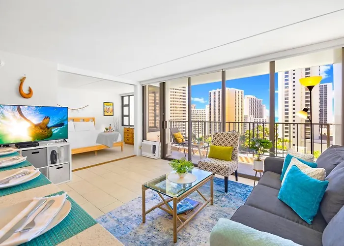City & Ocean Views 1Br, Steps From Waikiki Beach & Free Parking!
