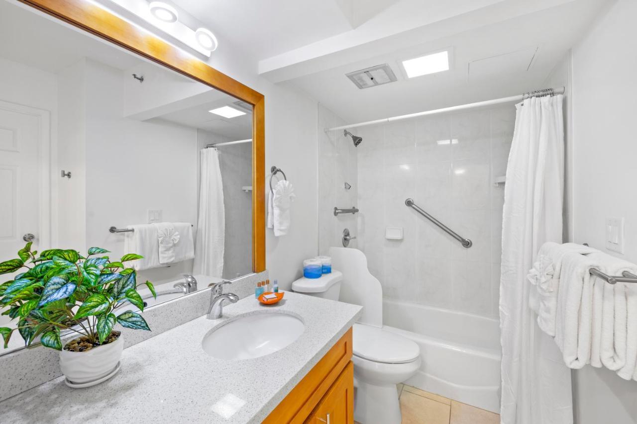 & Ocean Views 1br, Steps From Waikiki & Free Parking! Apartamento *
