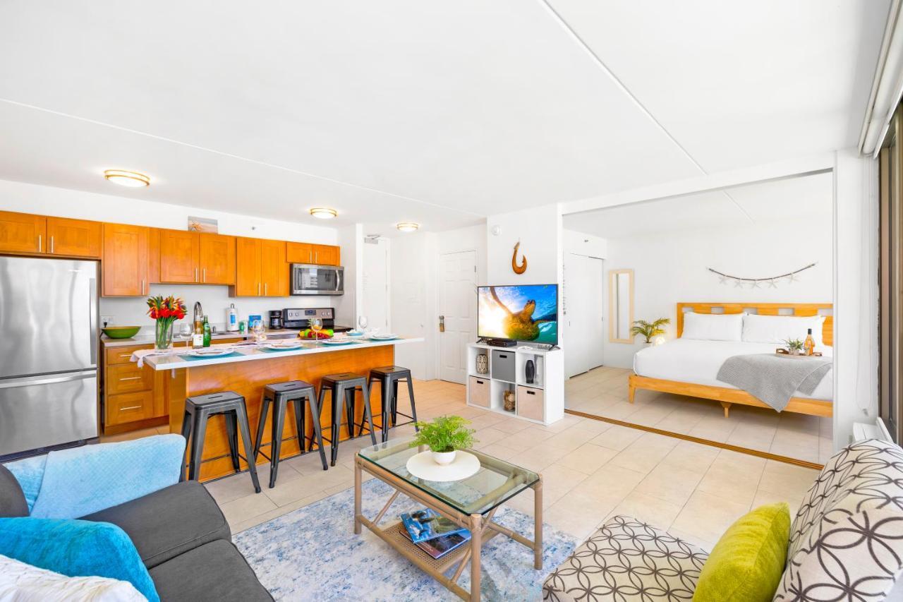 Apartamento & Ocean Views 1br, Steps From Waikiki & Free Parking! *