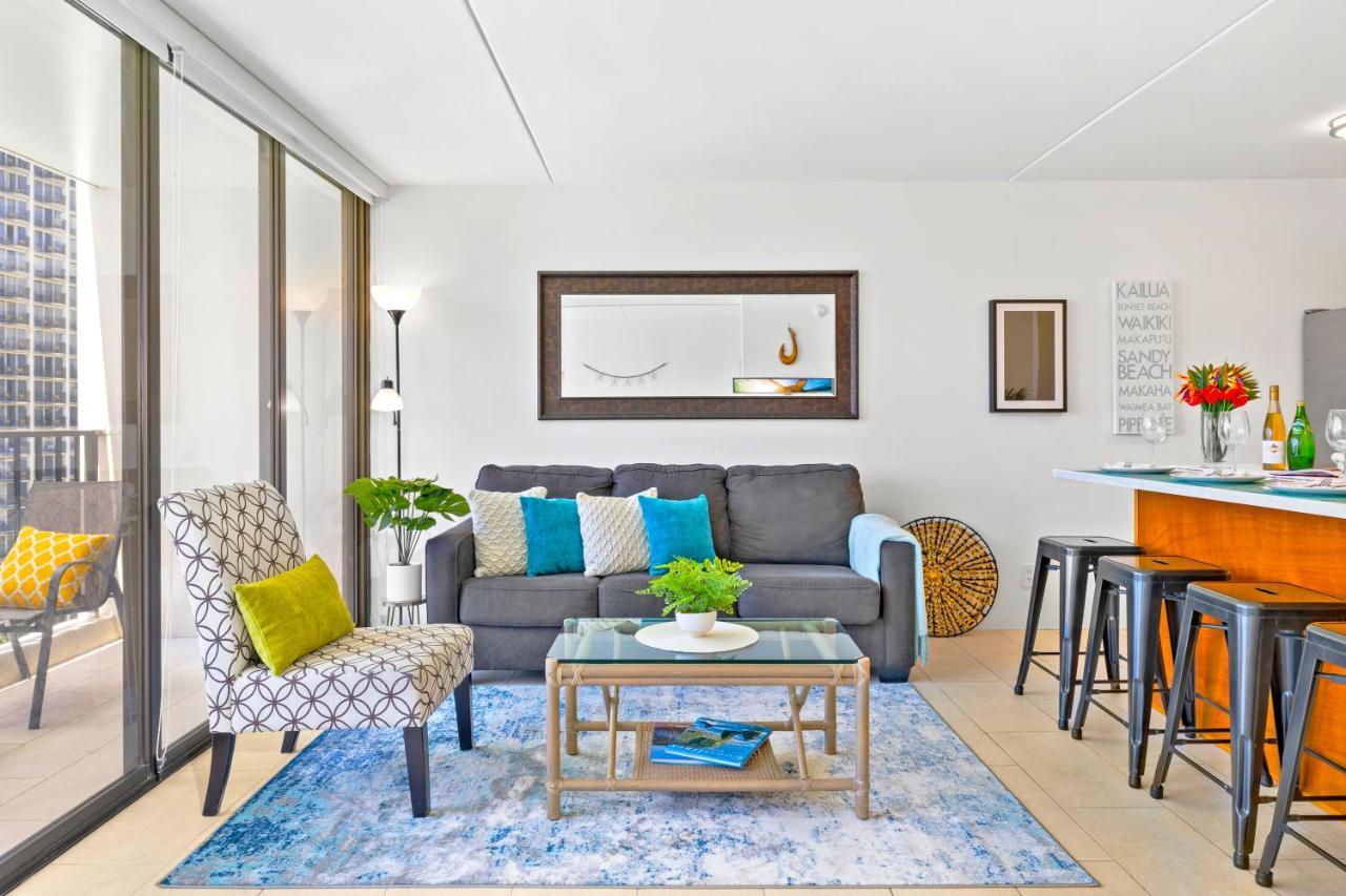 & Ocean Views 1br, Steps From Waikiki & Free Parking! Apartamento Honolulu