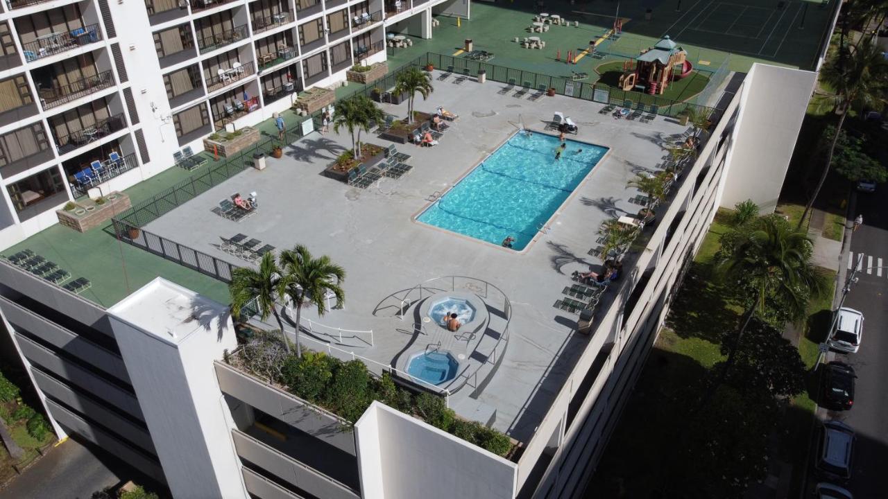& Ocean Views 1br, Steps From Waikiki & Free Parking! Apartamento