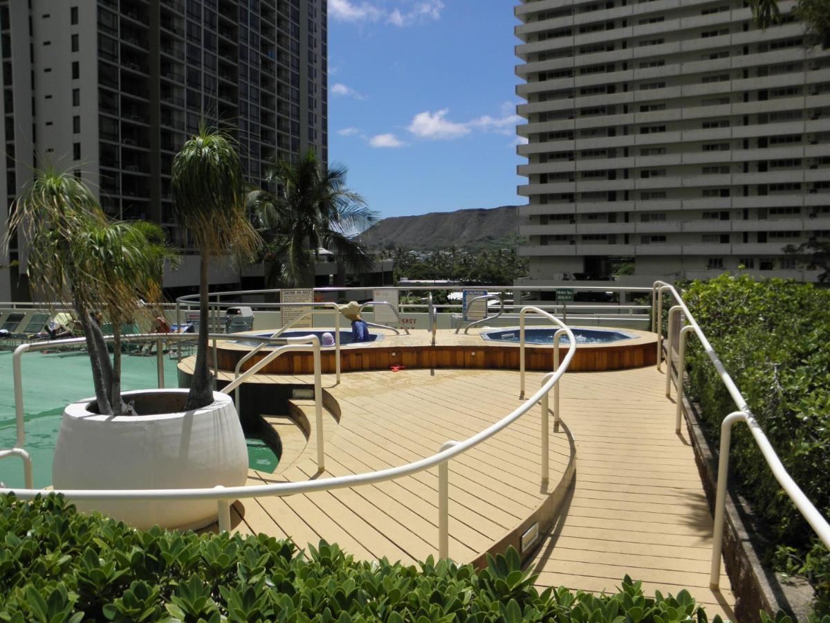 Apartamento & Ocean Views 1br, Steps From Waikiki & Free Parking! *