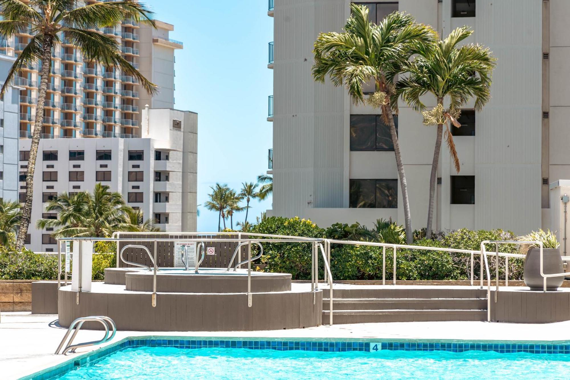 & Ocean Views 1br, Steps From Waikiki & Free Parking! * Honolulu