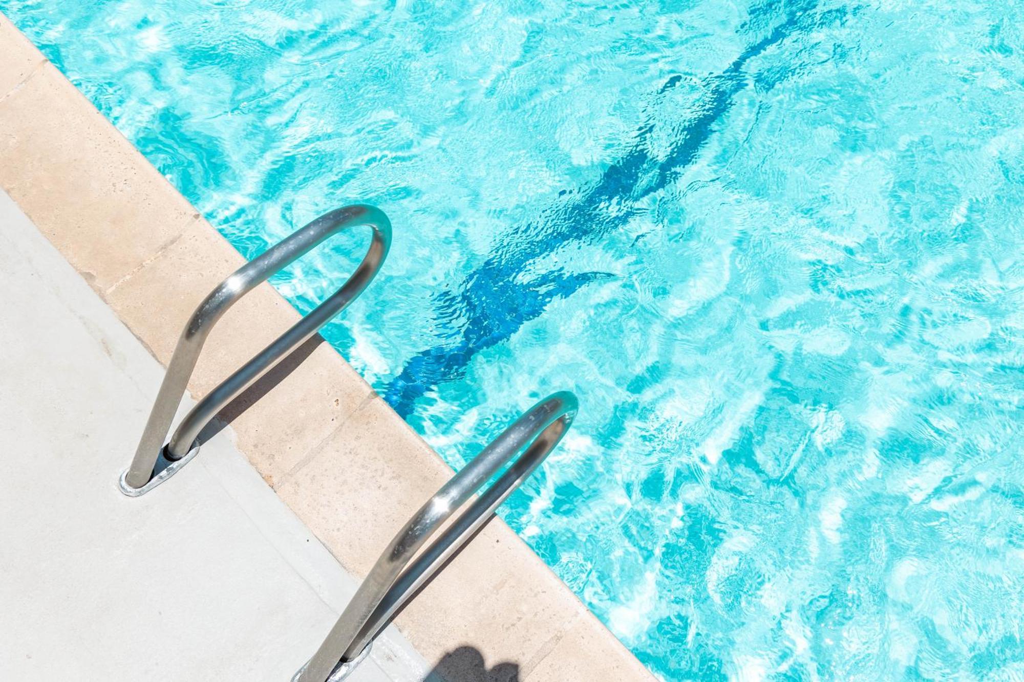 Apartamento & Ocean Views 1br, Steps From Waikiki & Free Parking! *